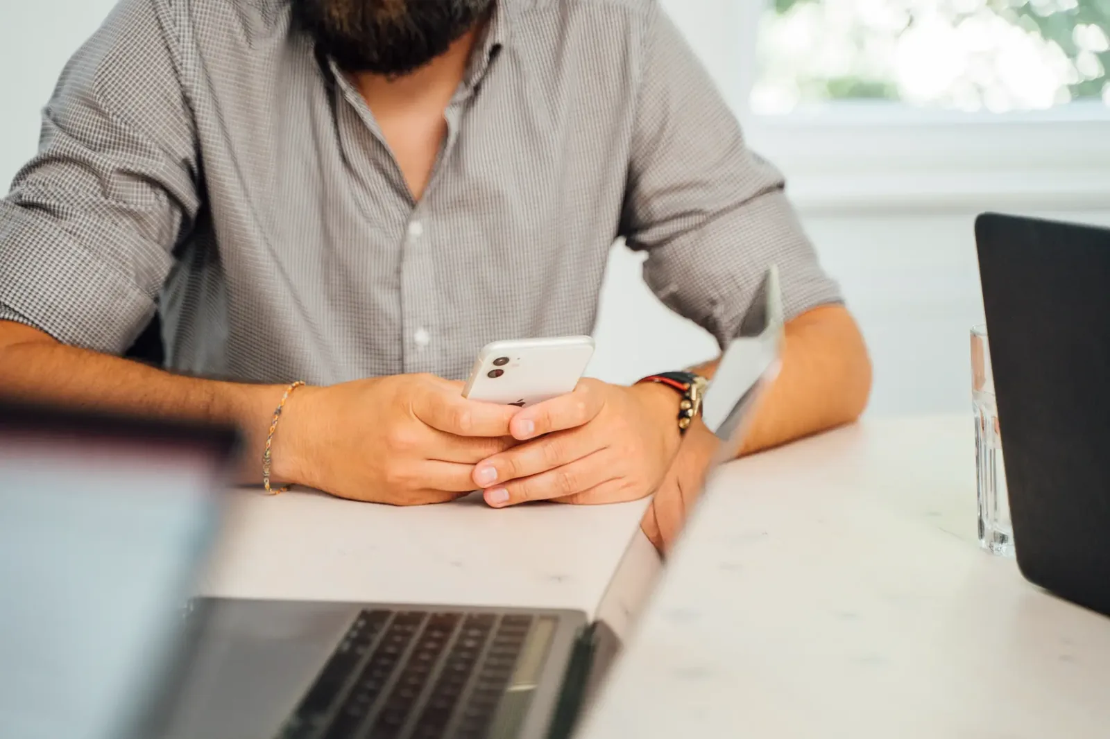 Consultant available at the desk for an intro call