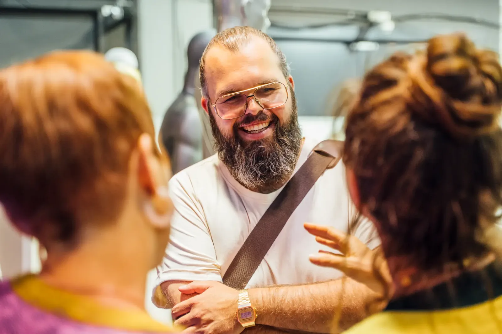 Strategieberater im Austausch mit C-Level-Entscheidern