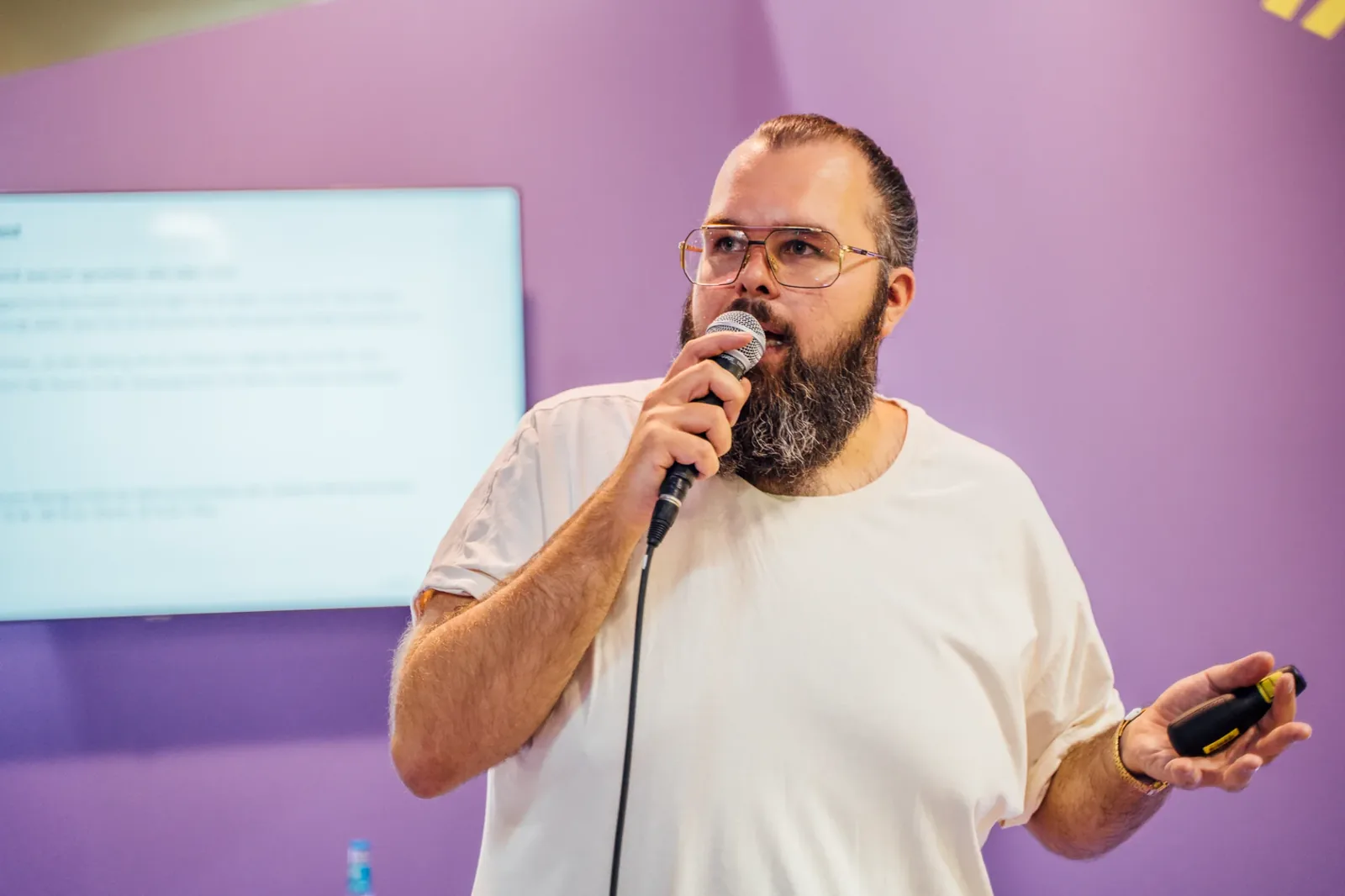 Consultant explaining data maturity metrics to an audience